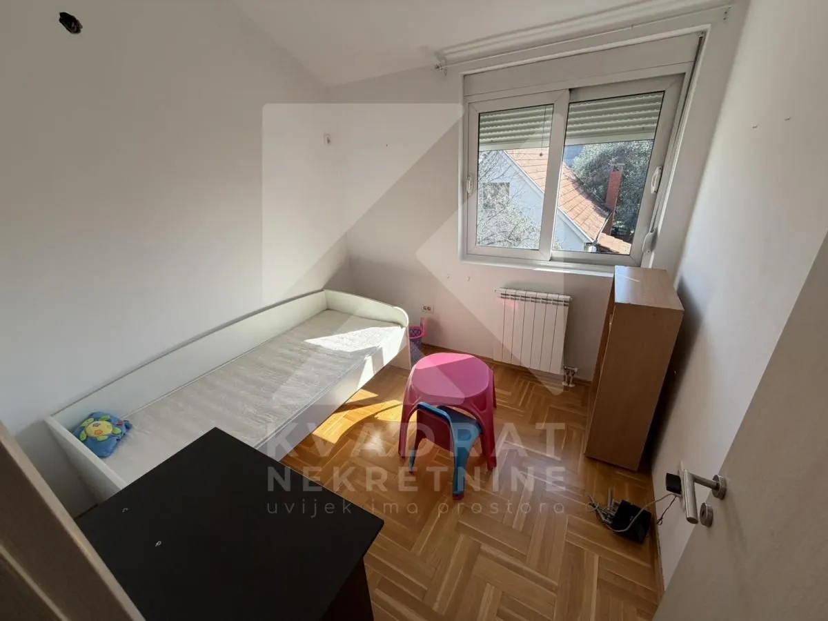 Rent, house, 220m², Tološi, Podgorica