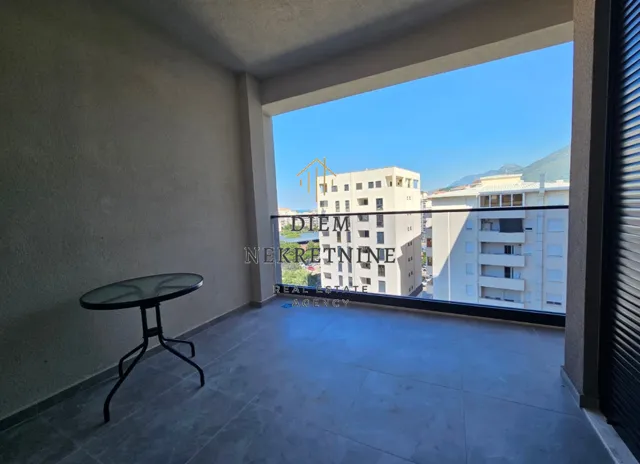 Izdavanje, jednosoban stan, 70m², Centar, Bar