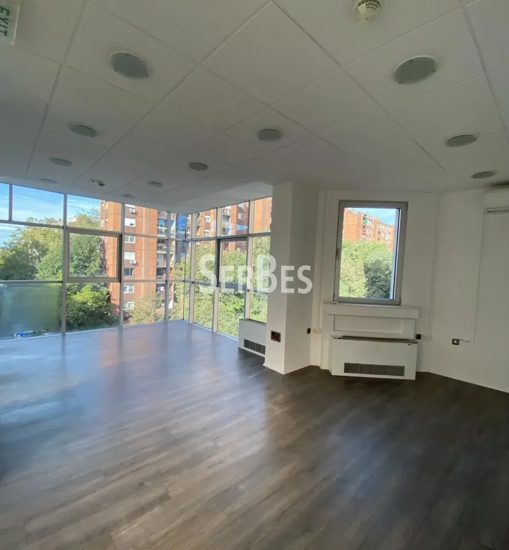 Izdavanje, poslovni prostor, 352m², Bulevar Oslobodjenja, Novi Sad Sve Podlokacije