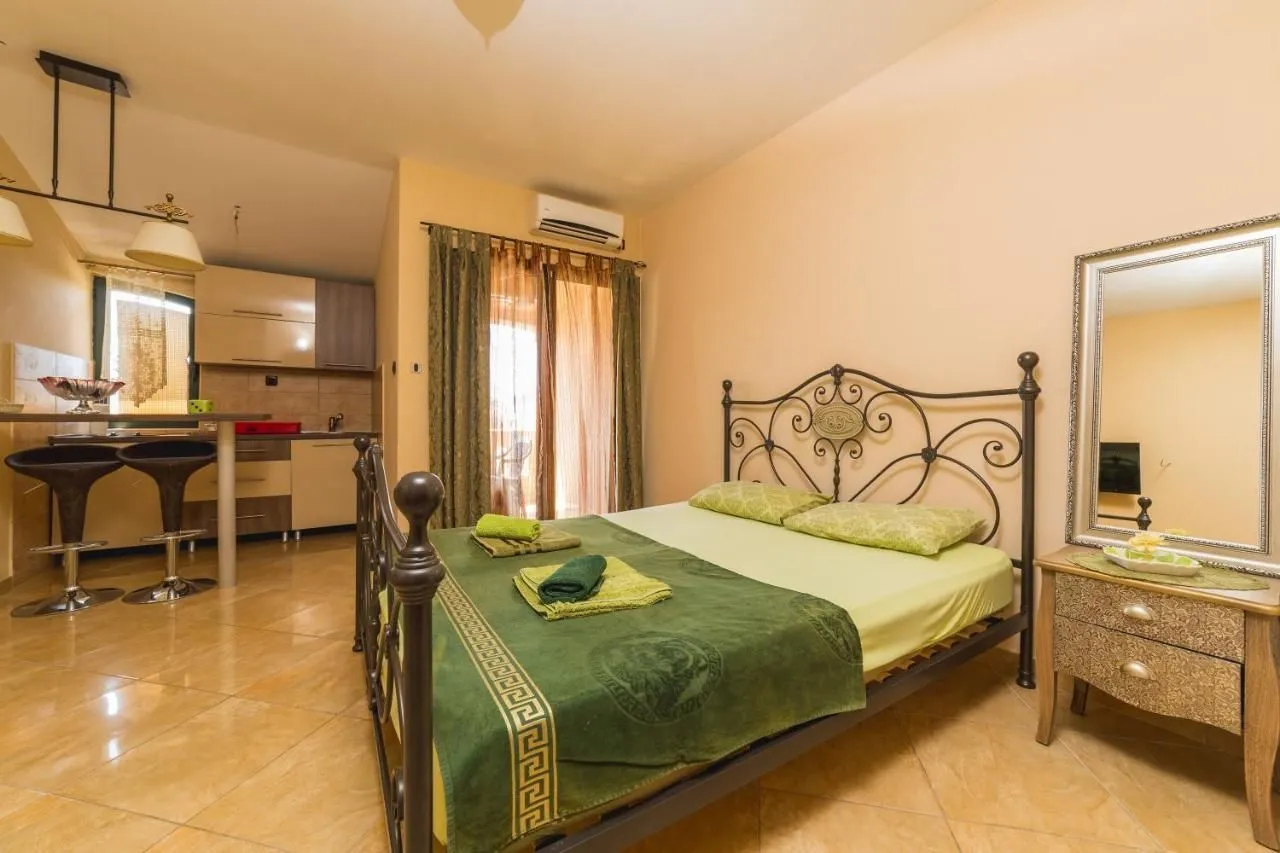 Izdavanje, kuća, 300m², Dubovica, Budva