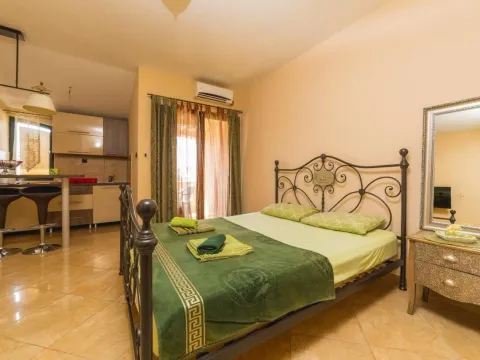 Izdavanje, kuća, 300m², Dubovica, Budva - image 10