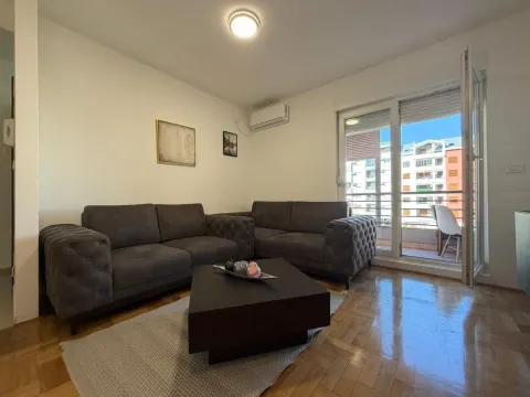 Living room with a sofa, coffee table and access to the terrace. - image 3