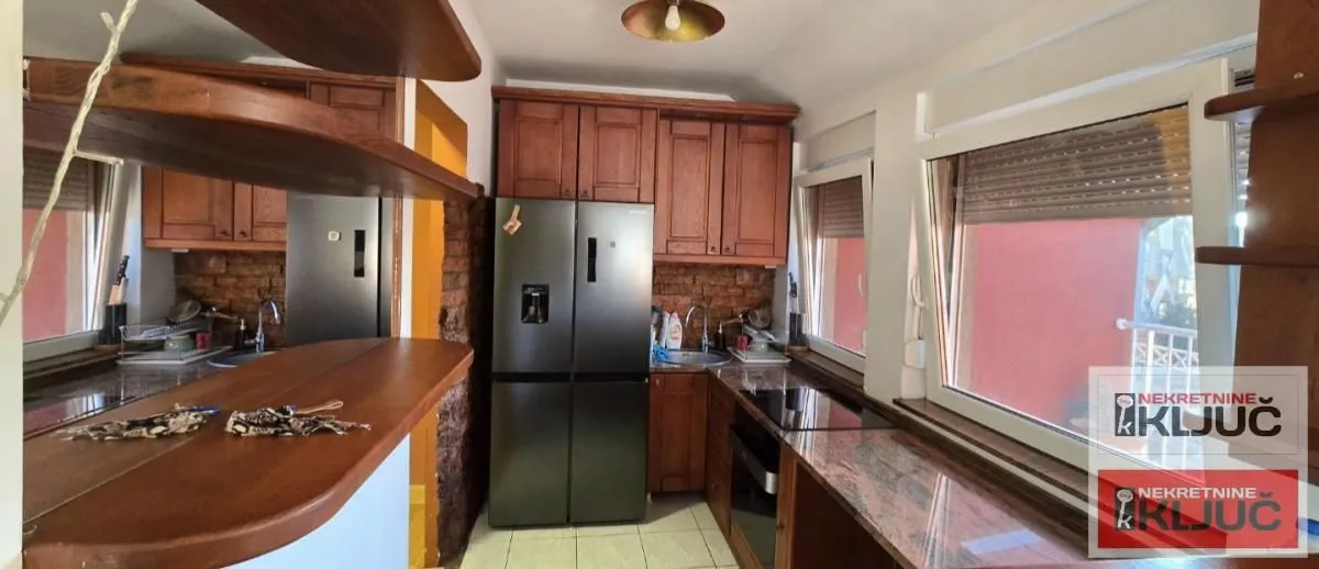 Izdavanje, dvosoban stan, 60m², Centar, Novi Sad