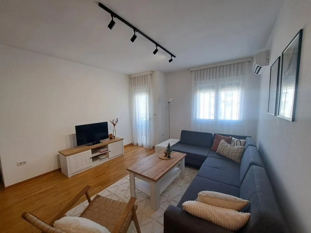 Izdavanje, dvosoban stan, 70m², City Kvart, Podgorica