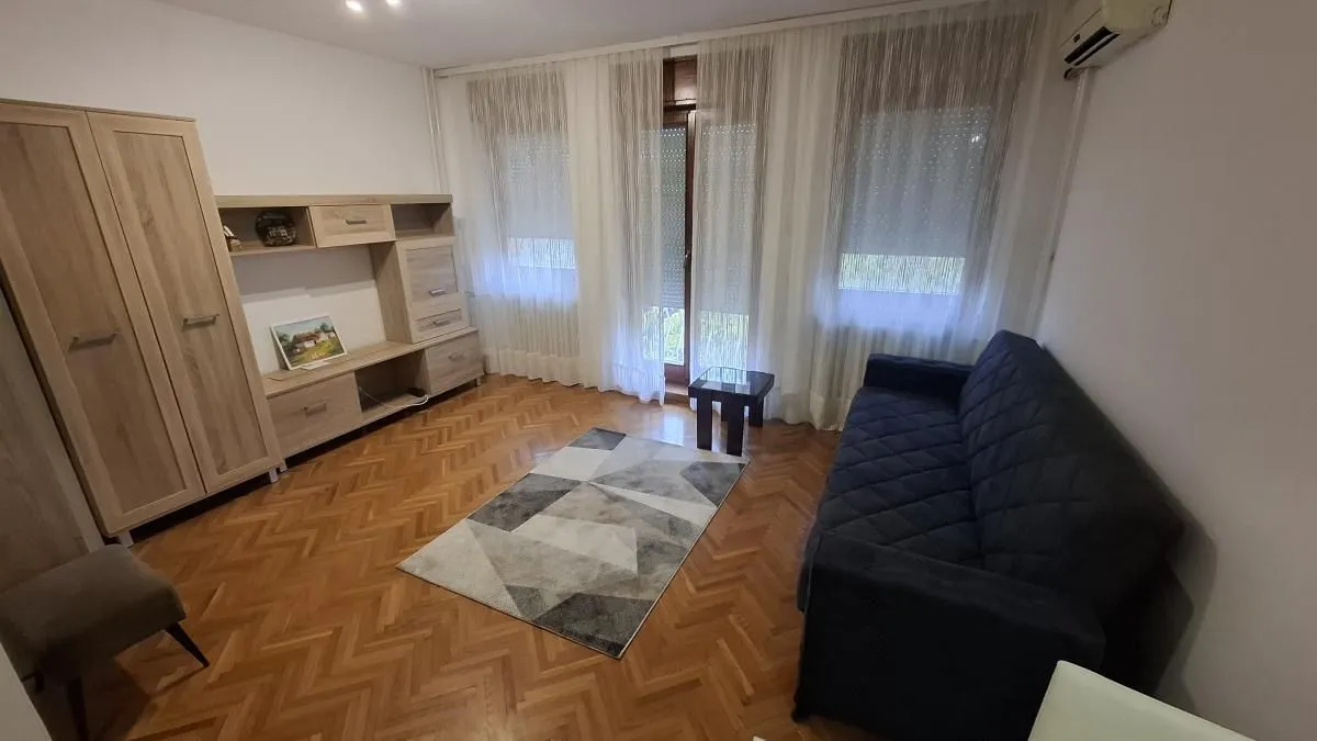 Izdavanje, garsonjera, 26m², Grbavica, Novi Sad Sve Podlokacije