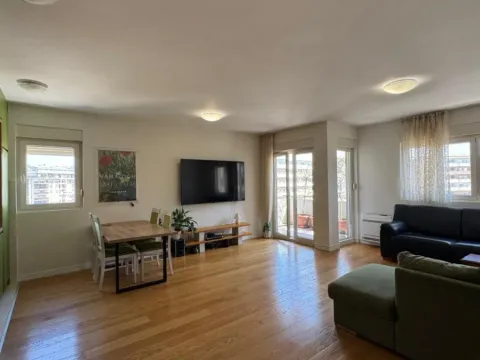 Izdavanje, trosoban stan, 105m², Central Point, Podgorica - image 7