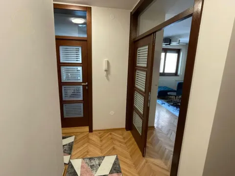 Izdavanje, četvorosoban stan, 85m², Crveni Krst, Niš - image 10