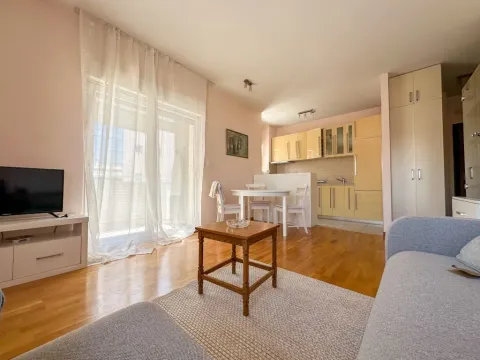 Rent, one bedroom apartment, 50m², City Kvart, Podgorica - image 2