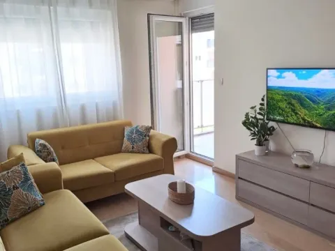 Prodaja, dvosoban stan, 72m², City Kvart, Podgorica - image 9