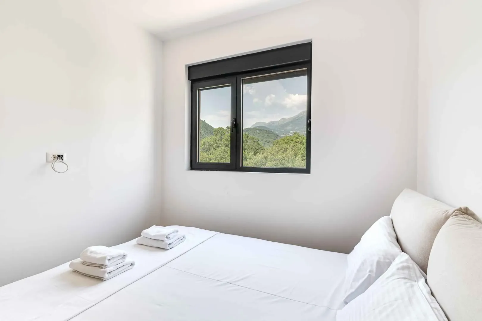 Bright bedroom with a double bed and nature view.