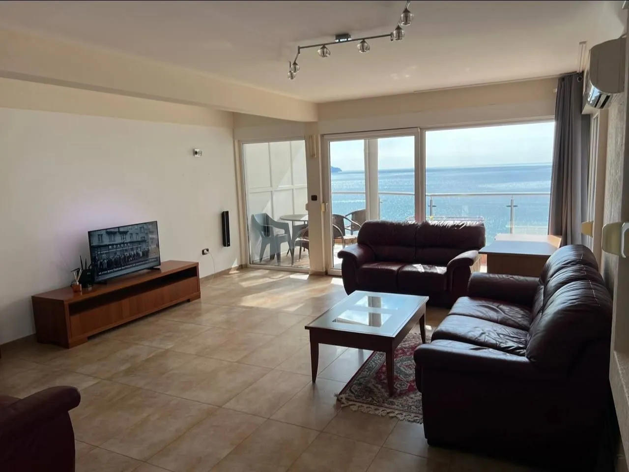 Rent, three bedroom apartment, 183m², Bečići, Budva