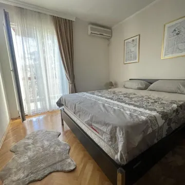 Izdavanje, dvosoban stan, 85m², Centar, Podgorica - image 2