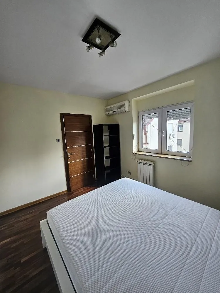 Izdavanje, dvosoban stan, 37m², Stari Grad, Beograd