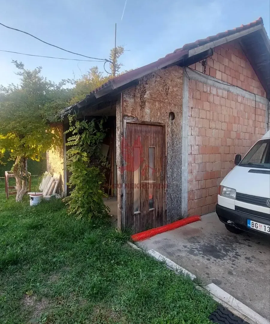 Prodaja, kuća, 210m², Medjulužje, Mladenovac