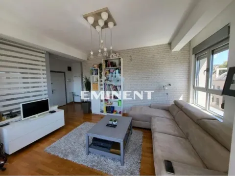 Stan in Vračar Hram