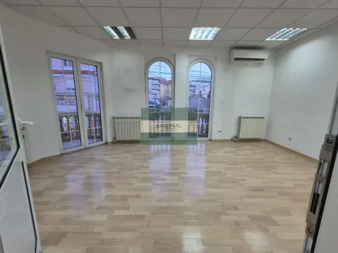 Rent, office space, 326m², Centar, Jagodina - image 12