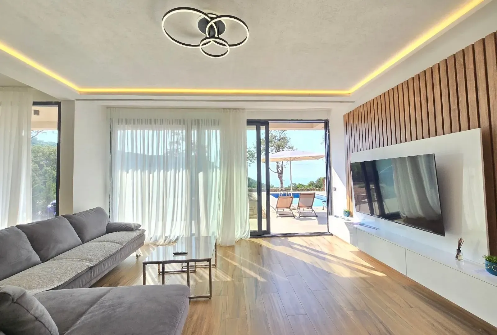 Rent, house, 250m², Višnjevo, Kotor