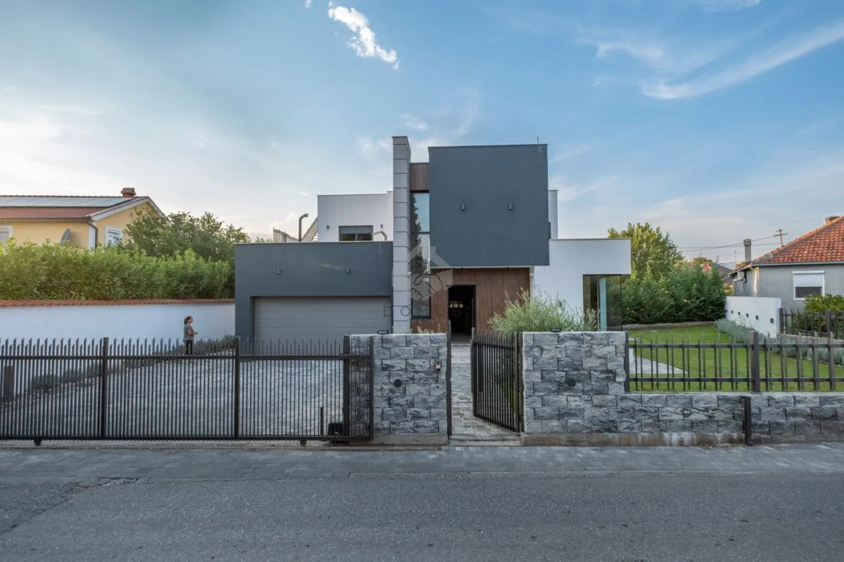 Izdavanje, kuća, 180m², Donja Gorica, Podgorica