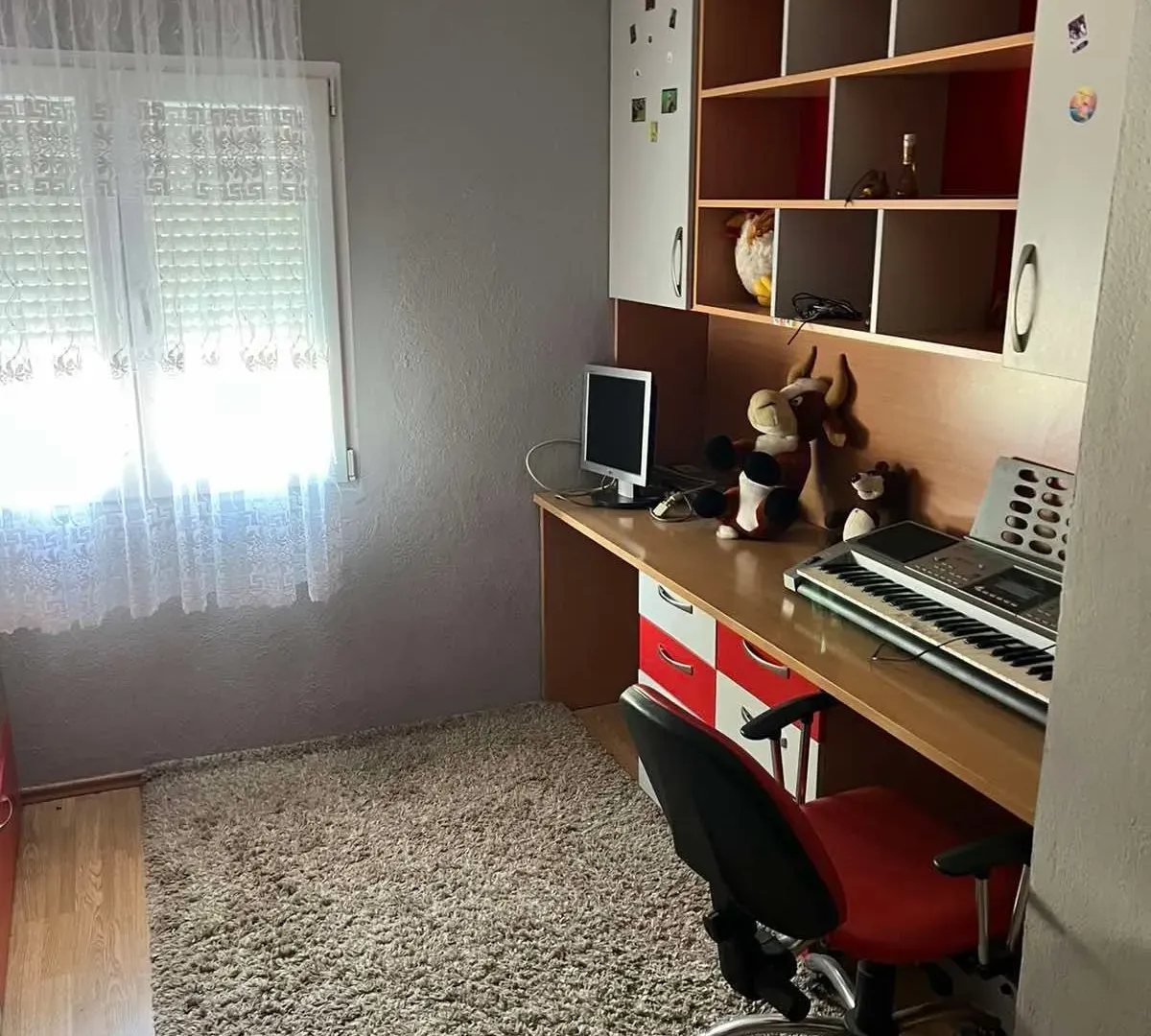 Izdavanje, trosoban stan, 140m², Vranići, Podgorica