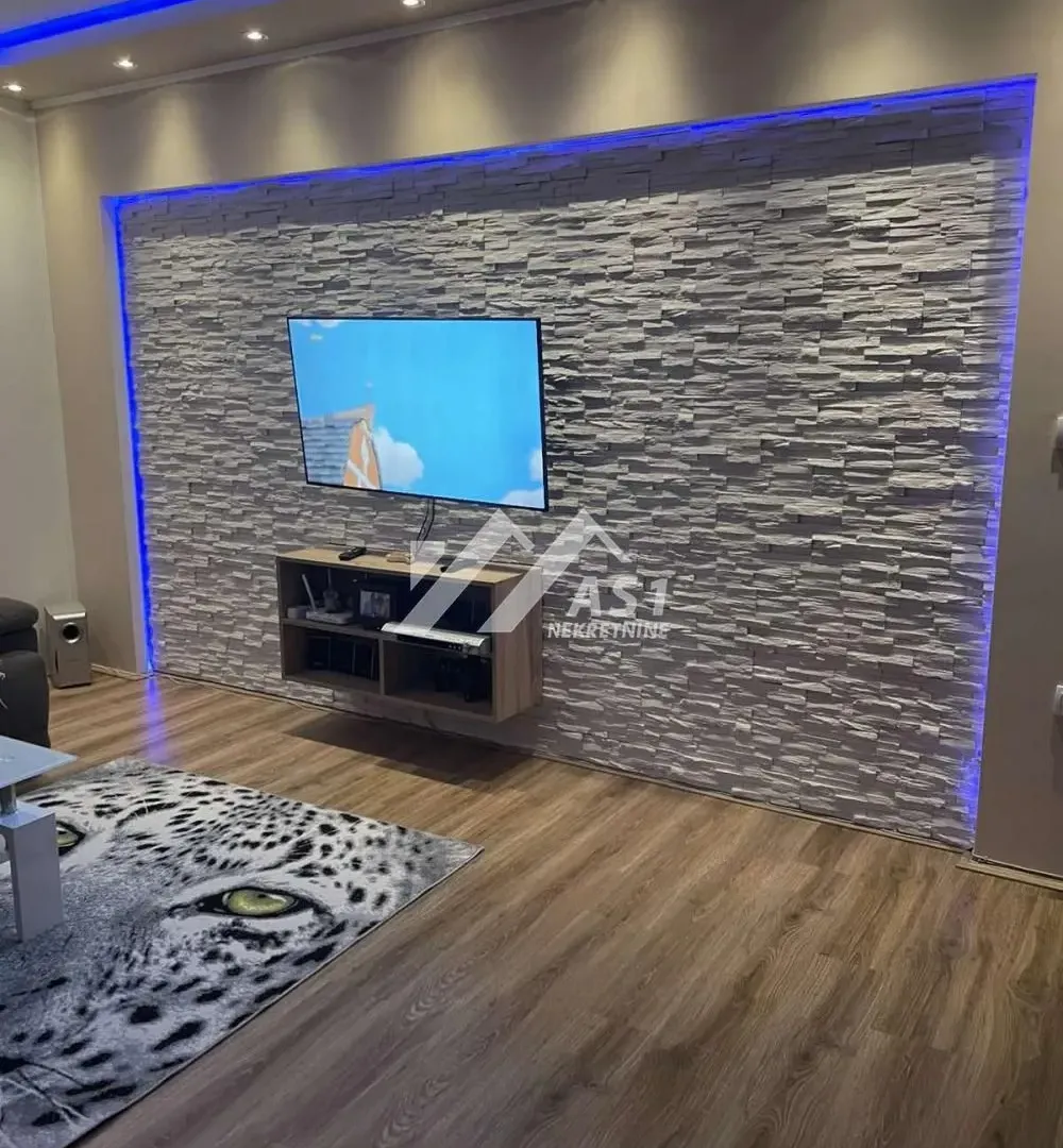 Prodaja, četvorosoban stan, 76m², Lipov gaj, Novi Sad Sve Podlokacije