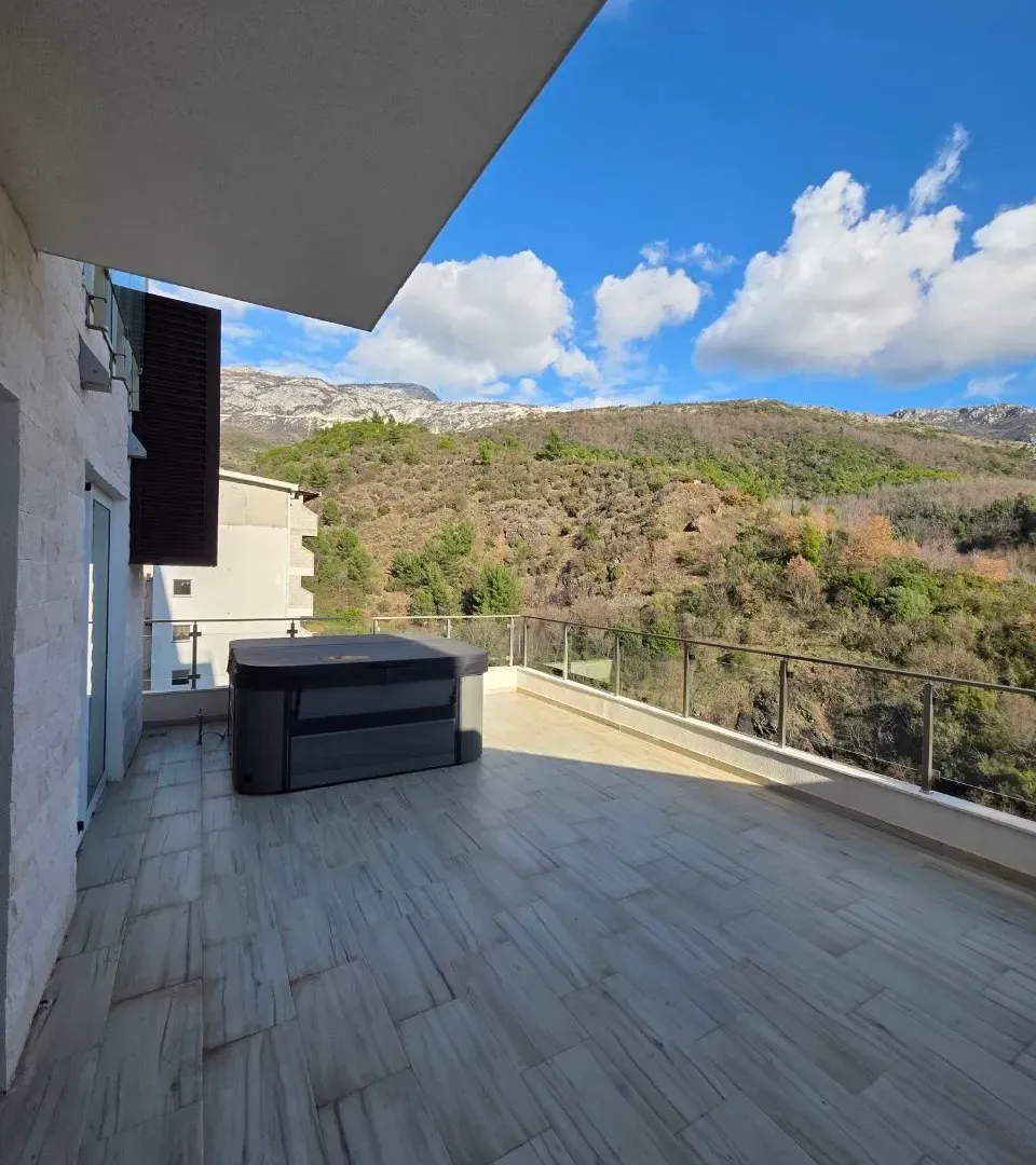 Sale, two bedroom apartment, 98m², Bečići, Budva