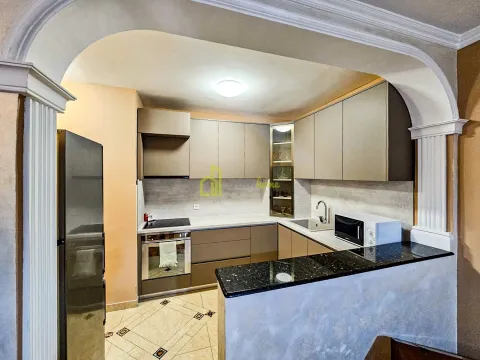 Izdavanje, dvosoban stan, 94m², Vezirov Most, Podgorica - image 10