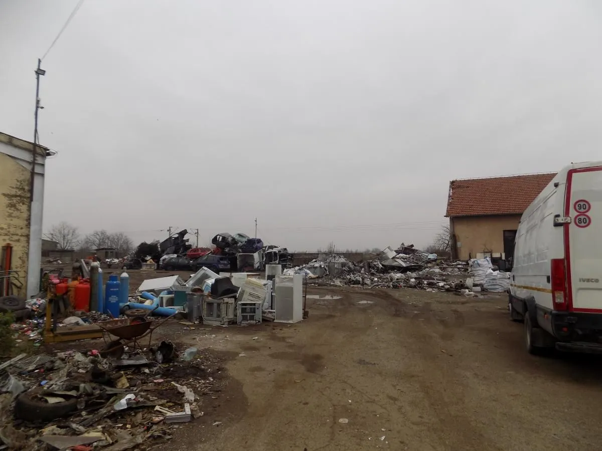 Izdavanje, poslovni prostor, 200m², Paraćin, Srbija