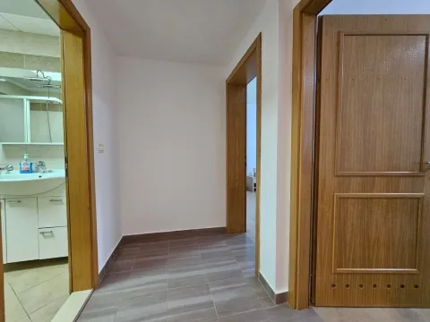 Sale, two bedroom apartment, 90m², Bečići, Budva - image 13