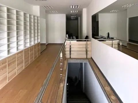 Izdavanje, poslovni prostor, 84m², Preko Morače, Podgorica