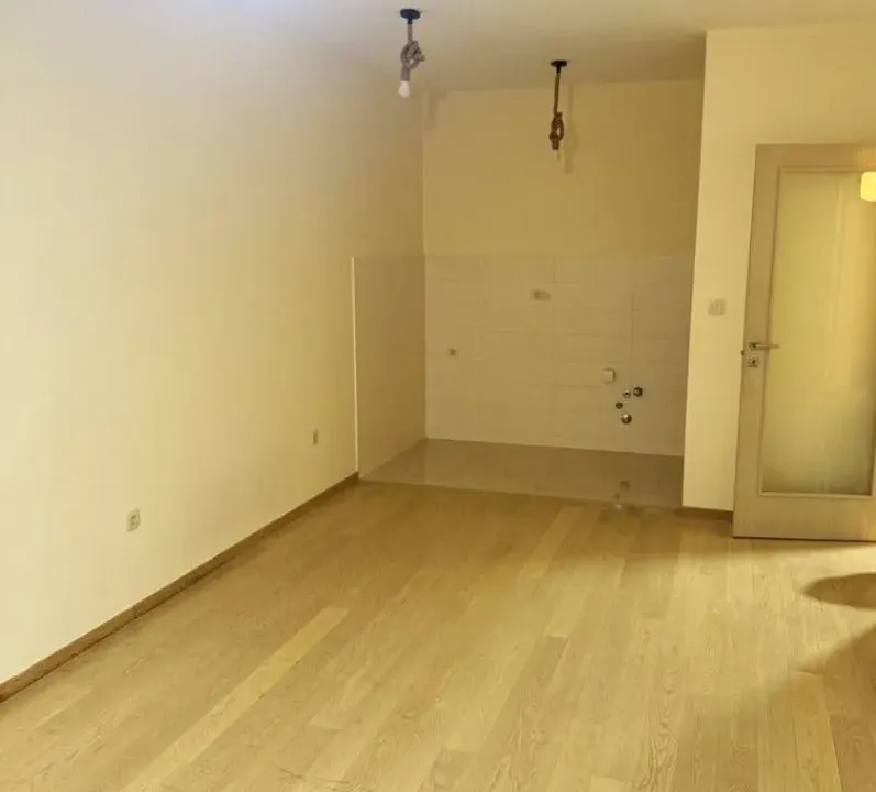 Izdavanje, jednosoban stan, 48m², City Kvart, Podgorica