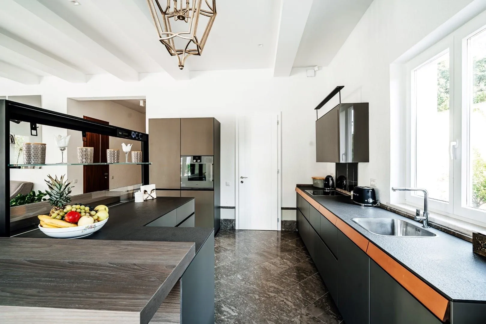 Rent, house, 491m², Ljuta, Kotor