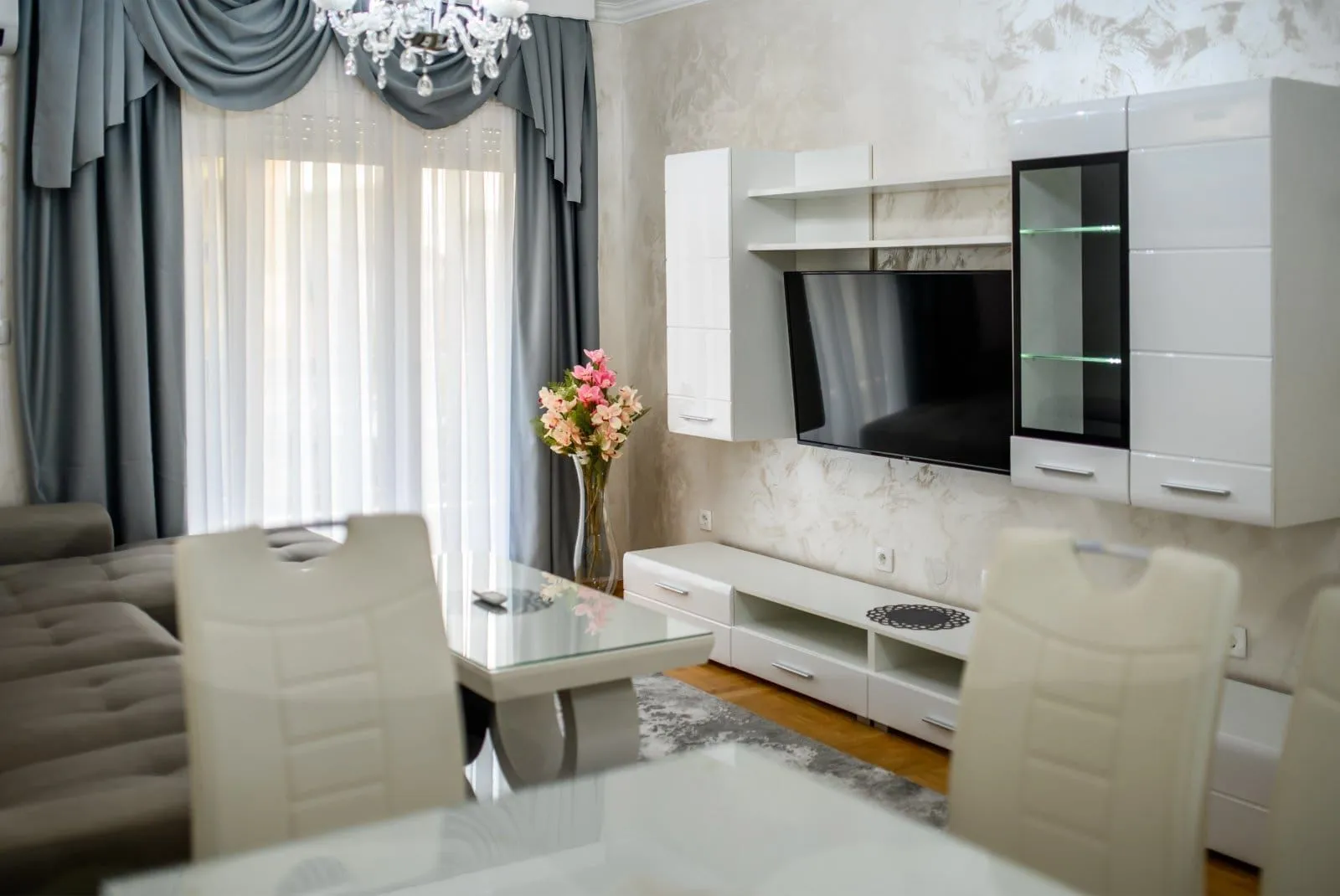 Izdavanje, dvosoban stan, 65m², Stari Aerodrom, Podgorica