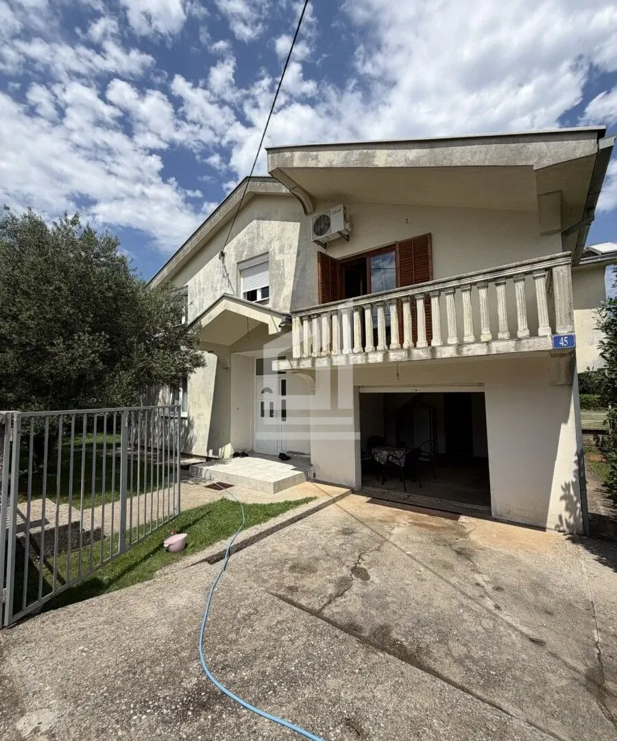Prodaja, kuća, 187m², Zlatica, Podgorica
