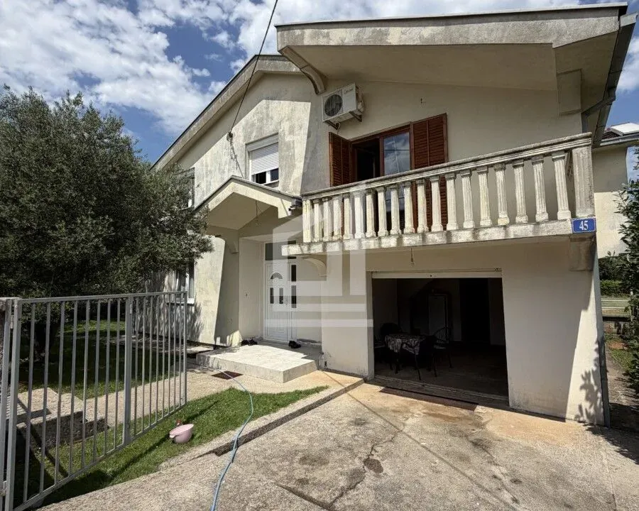 Sale, house, 187m², Zlatica, Podgorica