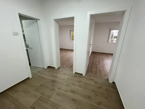 Prodaja, trosoban stan, 85m², Centar, Ćuprija - image 9