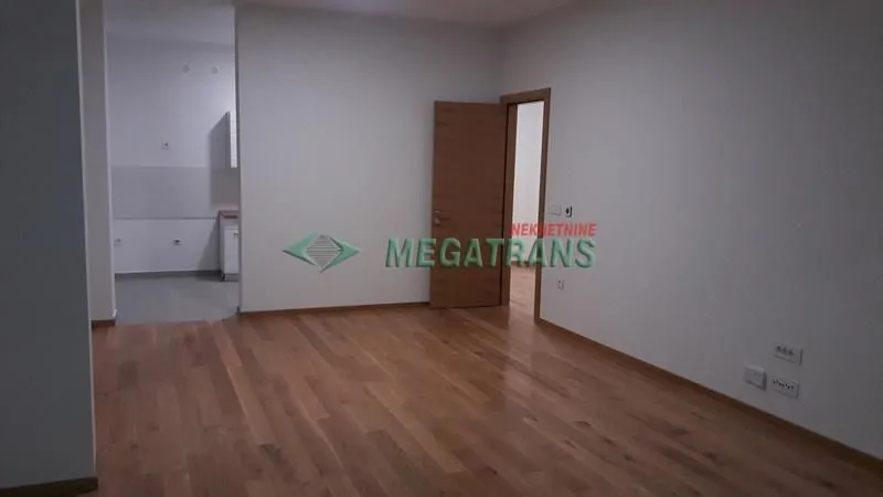 Izdavanje, stan, 143m², Centar, Novi Sad