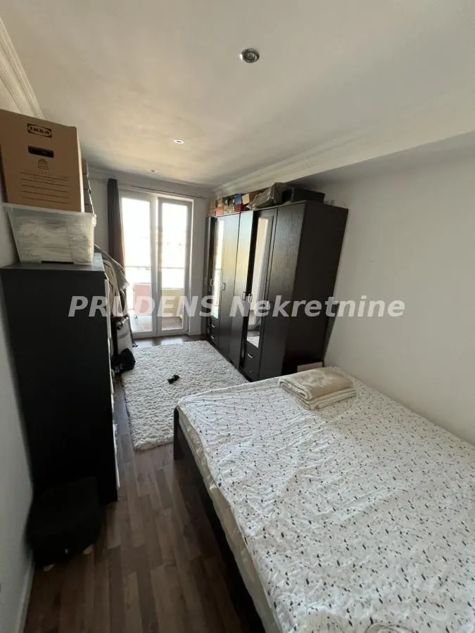 Furnished bedroom with a bed, wardrobe, and access to the terrace.