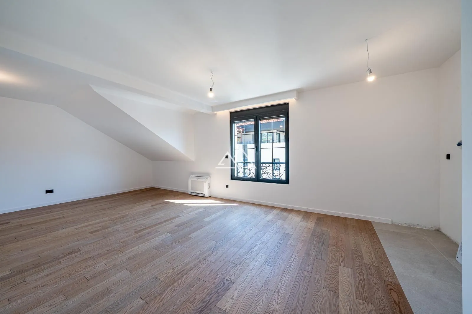 Prodaja, trosoban stan, 96m², Centar, Tivat