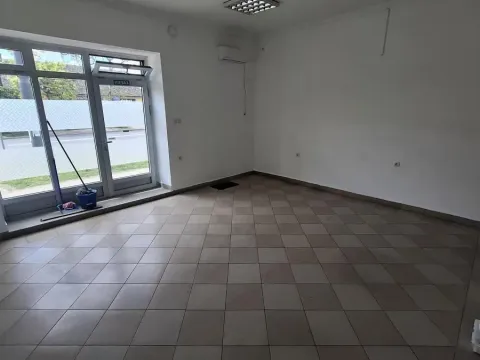 Rent, office space, 50m², Podbara, Novi Sad Sve Podlokacije - image 2
