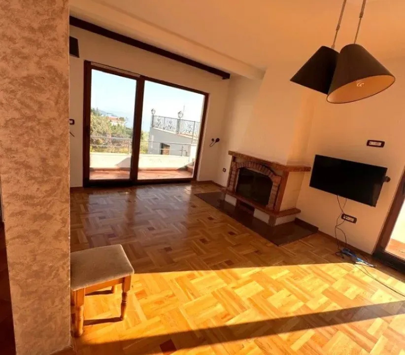 Izdavanje, kuća, 140m², Dobre Vode, Bar