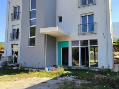 Rent, office space, 115m², Radanovići, Kotor