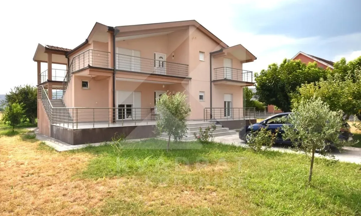 Izdavanje, kuća, 200m², Botun, Podgorica