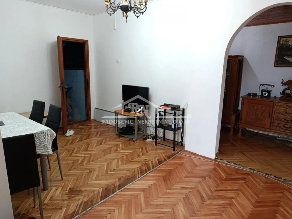 Prodaja, dvosoban stan, 68m², Petlovo Brdo, Beograd