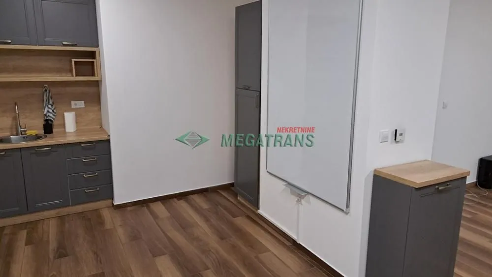 Izdavanje, četvorosoban stan, 100m², Novi Sad Sve Podlokacije, Novi Sad
