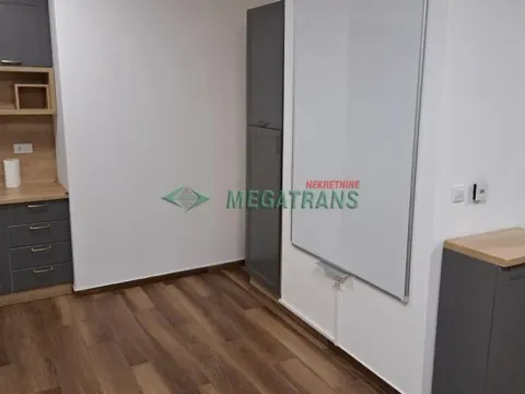 Izdavanje, četvorosoban stan, 100m², Centar, Novi Sad - image 4