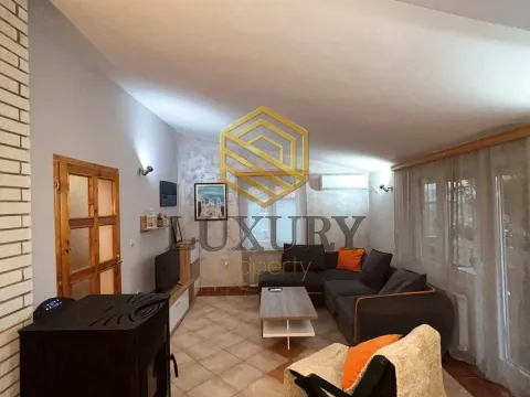 Izdavanje, trosoban stan, 130m², Zabjelo, Podgorica - image 1