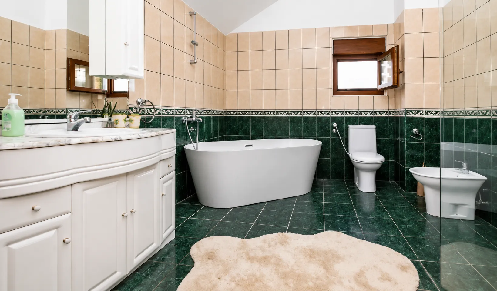 Rent, house, 280m², Gorica C, Podgorica