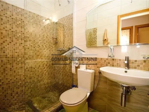 Sale, three bedroom apartment, 82m², Blok 5, Podgorica - image 9