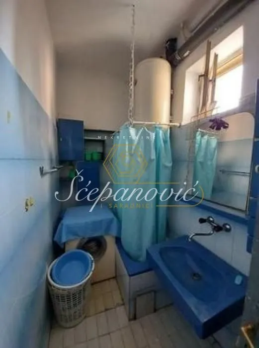 Izdavanje, četvorosoban stan, 52m², Adamovićevo Naselje, Novi Sad Sve Podlokacije
