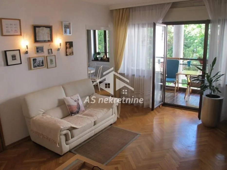 Izdavanje, trosoban stan, 90m², Savski Venac, Beograd